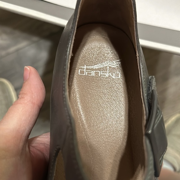 Grey Mary Jane type shoes. Beautiful grey leather. - Picture 4 of 10